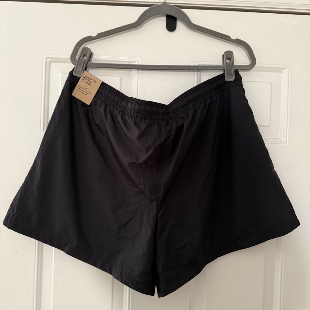 NWT Nike Sportswear Classic Wovens
Women's Mid-Rise Shorts Black XL - Picture 9 of 9